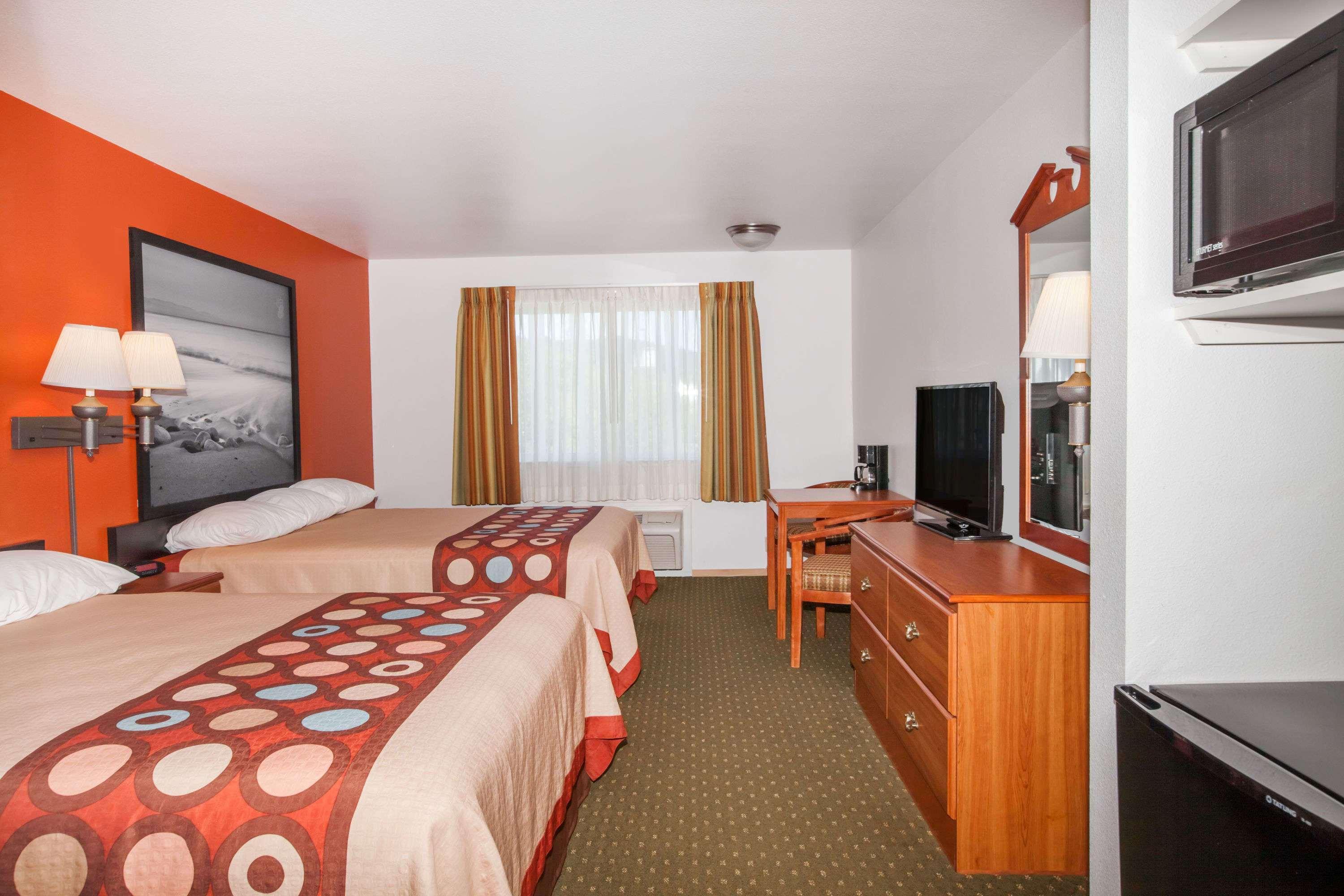Super 8 By Wyndham Cloverdale Wine Country Buitenkant foto