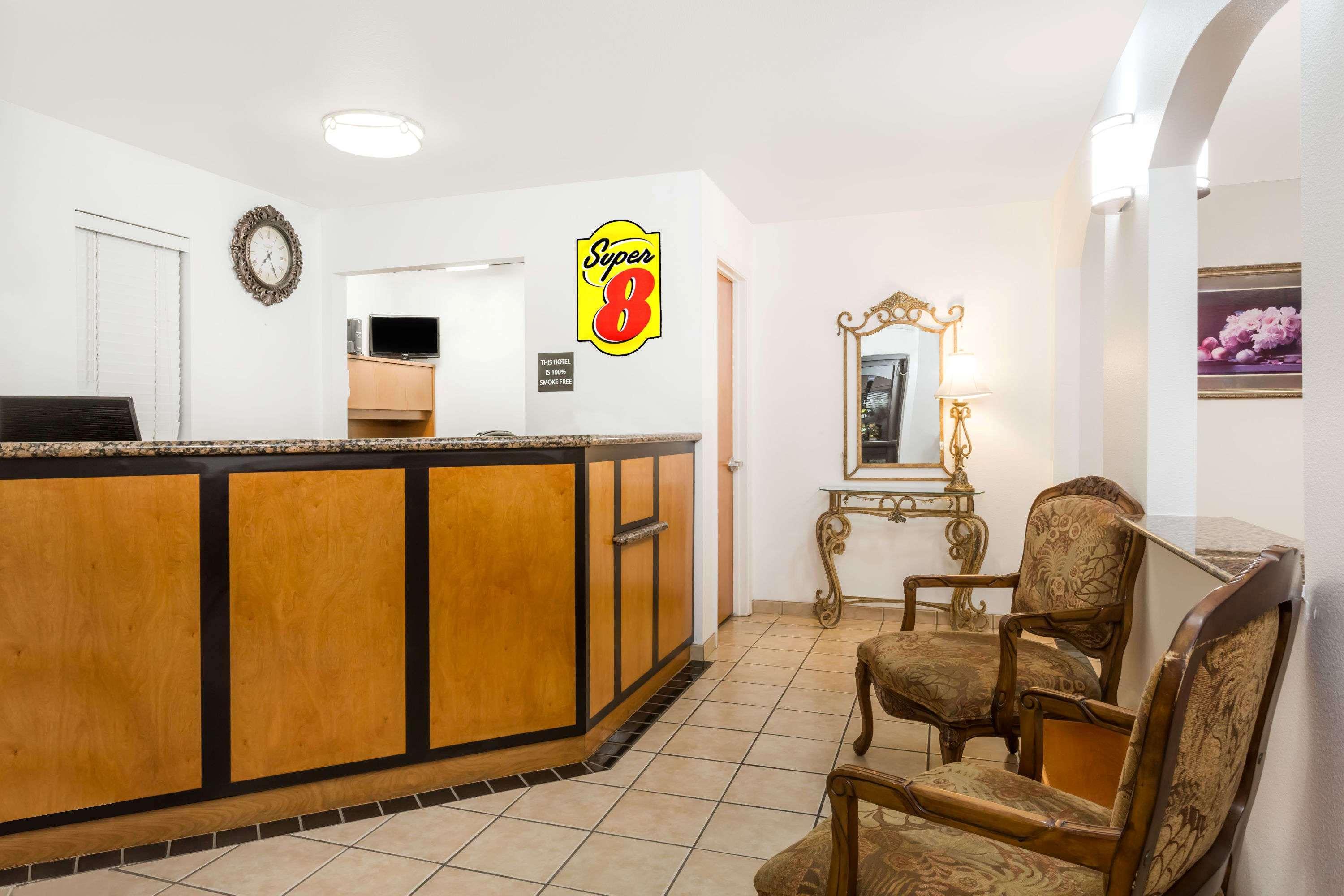 Super 8 By Wyndham Cloverdale Wine Country Buitenkant foto