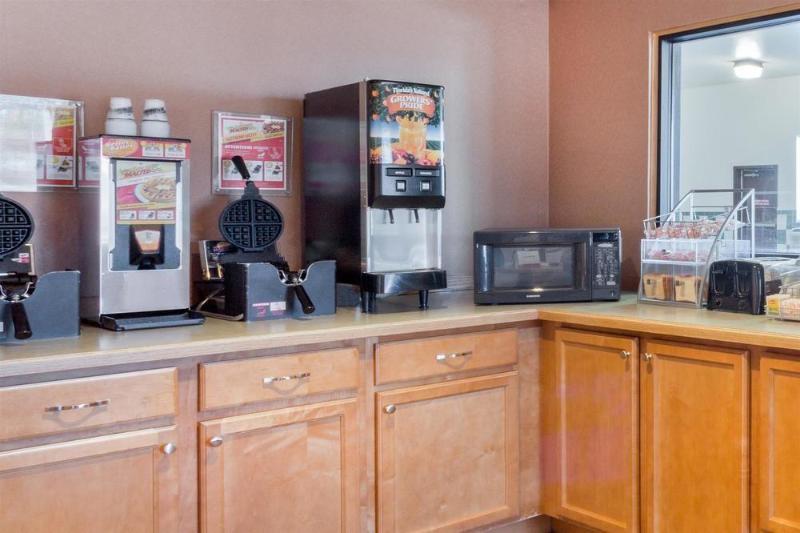 Super 8 By Wyndham Cloverdale Wine Country Buitenkant foto
