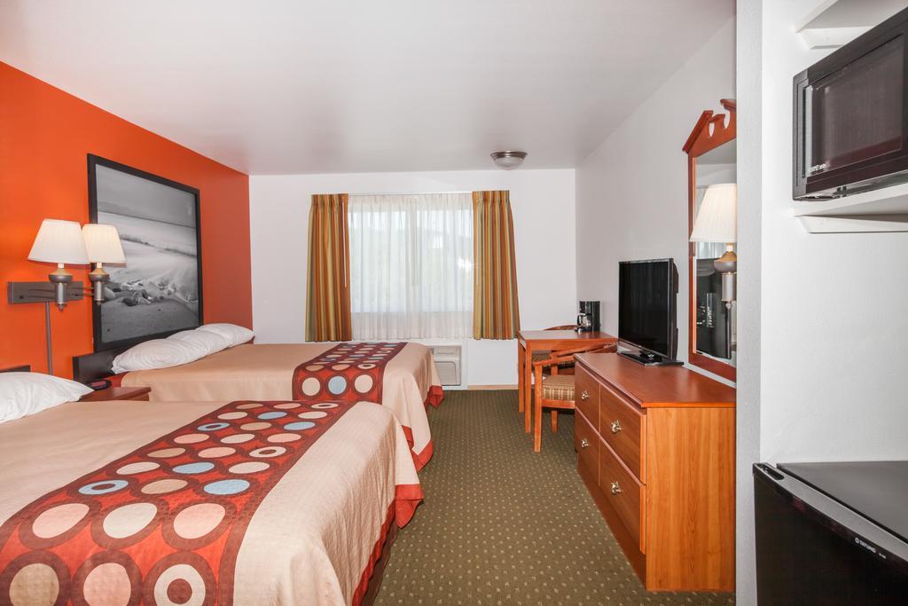 Super 8 By Wyndham Cloverdale Wine Country Buitenkant foto
