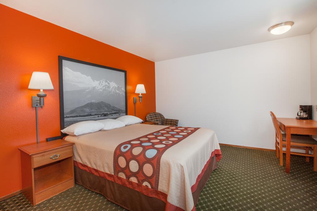 Super 8 By Wyndham Cloverdale Wine Country Buitenkant foto
