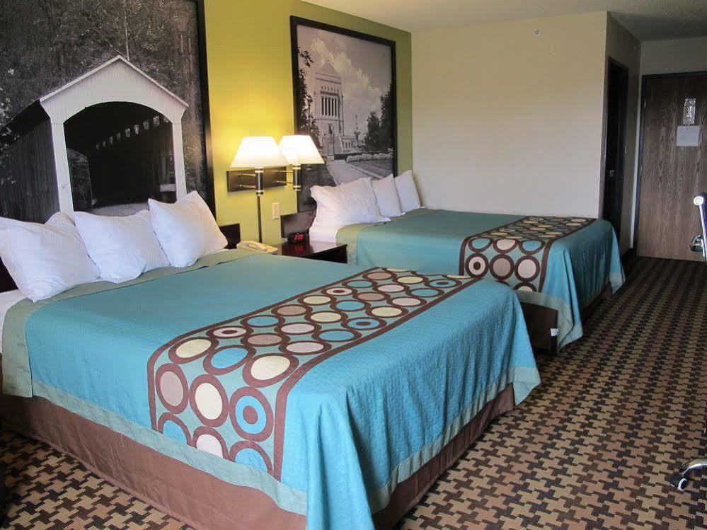 Super 8 By Wyndham Cloverdale Wine Country Buitenkant foto