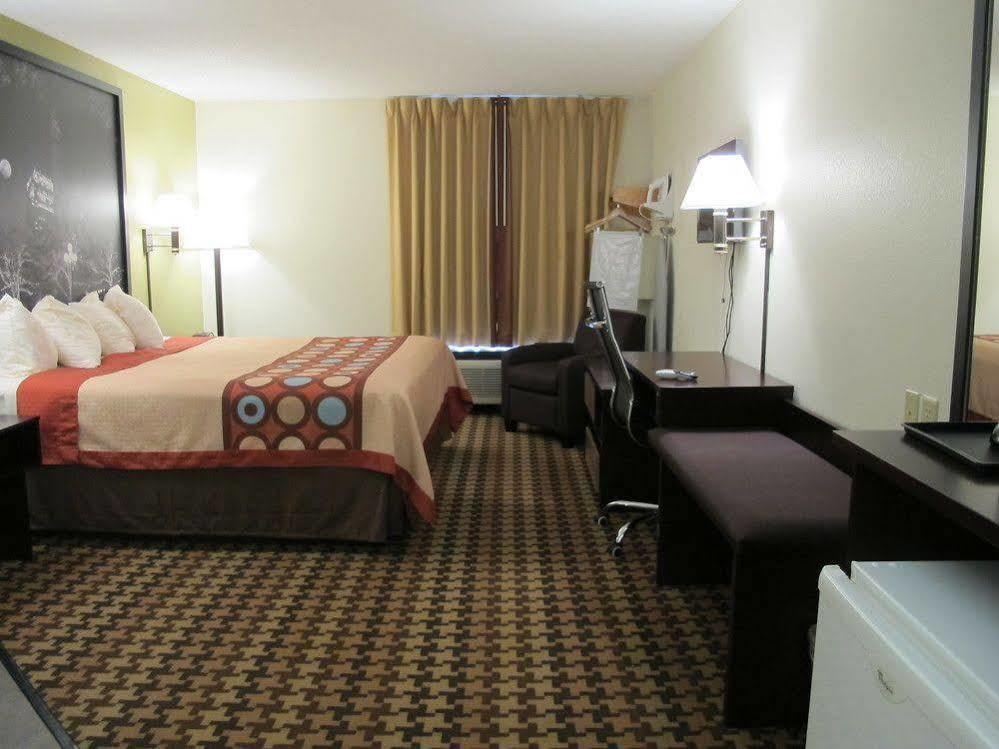 Super 8 By Wyndham Cloverdale Wine Country Buitenkant foto