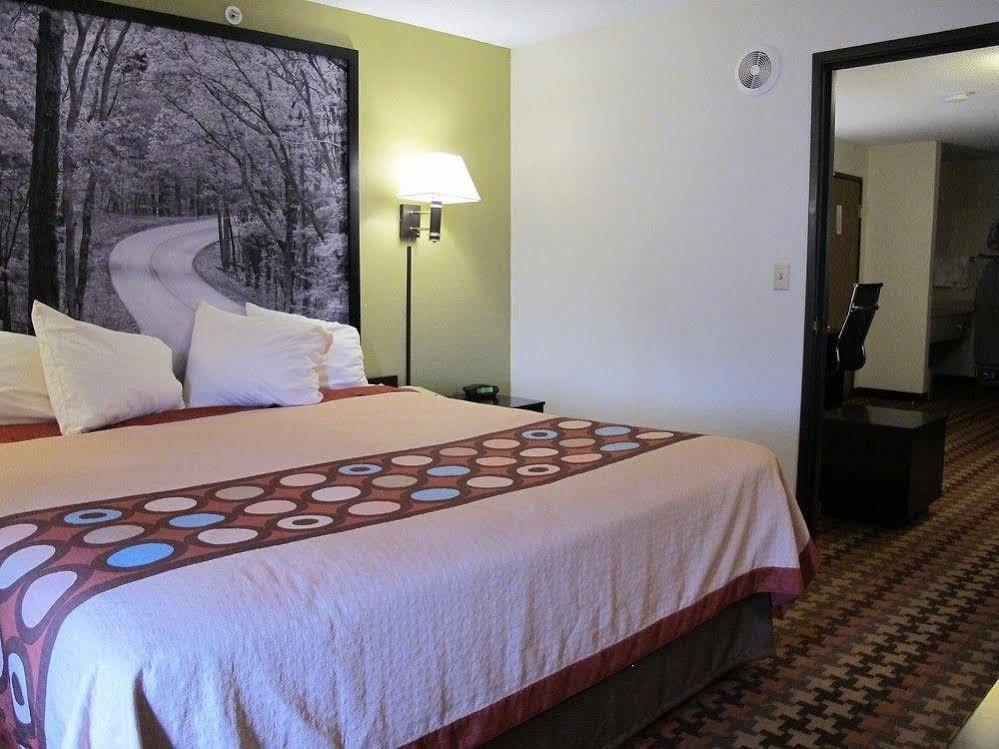 Super 8 By Wyndham Cloverdale Wine Country Buitenkant foto