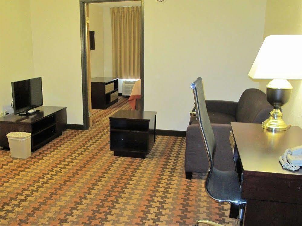 Super 8 By Wyndham Cloverdale Wine Country Buitenkant foto