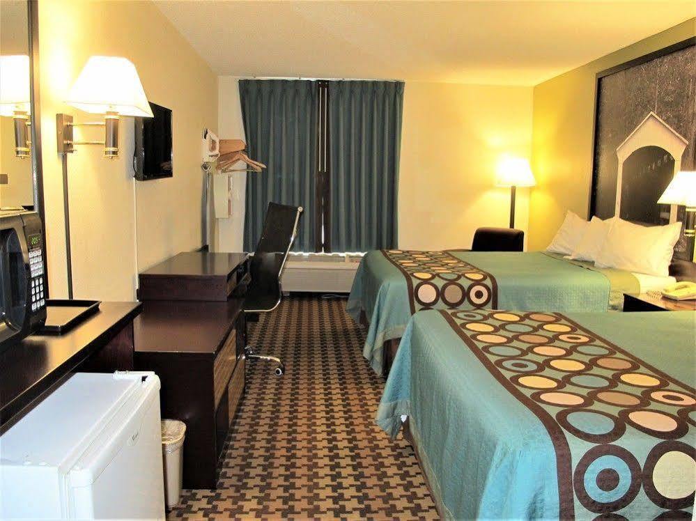 Super 8 By Wyndham Cloverdale Wine Country Buitenkant foto